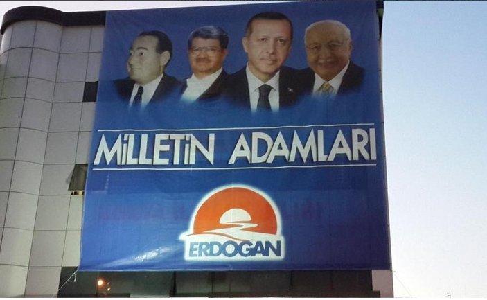 Erbakanlı Erdoğan pankartı Milli Gazete'yi kızdırdı