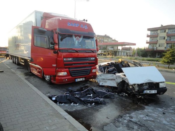 Uşak'ta trafik kazası: 4 ölü 2 ağır yaralı