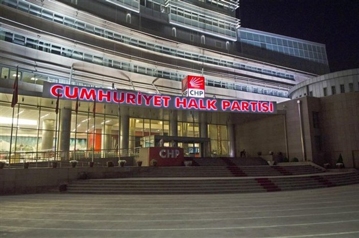 Balkon konuşması sırasında CHP genel merkezi