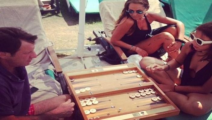 Kaya Çilingiroğlu esmer bir güzelle yakalandı