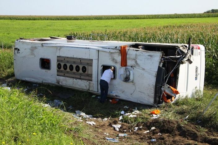 Sırbistan'da Türk plakalı otobüs devrildi
