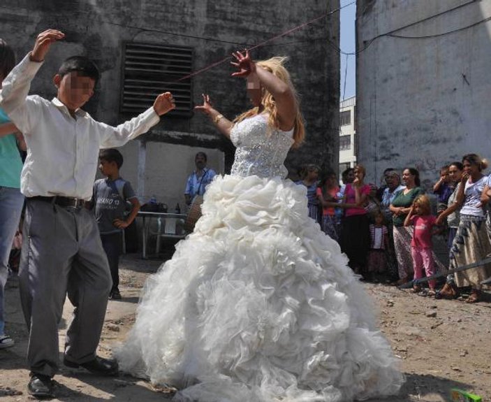 Bursa'da iki çocuk evlendirildi