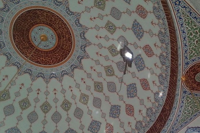 İstanbul Ahat Camii'ne havan topu isabet etti