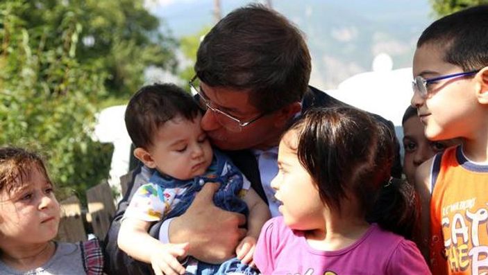 Davutoğlu Sayın Başbakanım diye karşılandı