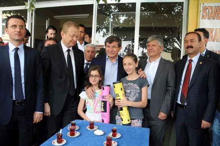 Küçük çocuk Davutoğlu'na meydan okudu