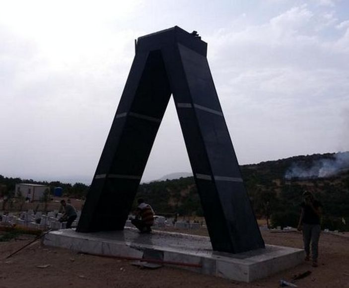 Diyarbakır'daki PKK'lı heykeli yıkıldı İZLE