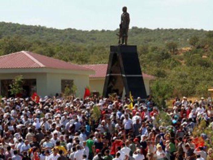 PKK'lı heykeli depoya kaldırıldı