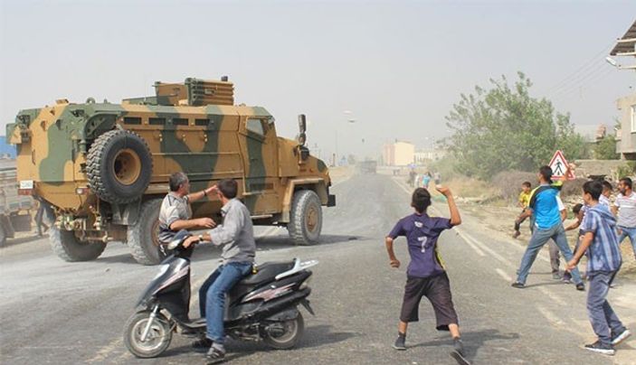 Diyarbakır'daki PKK'lı heykeli yıkıldı İZLE