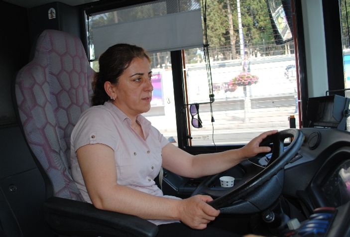 İstanbul'un tek kadın otobüs şoförü Şengül Tunç İZLE