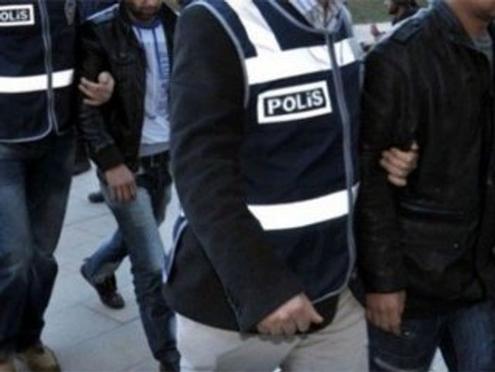 Gözaltındaki 32 polis adliyeye sevk edildi