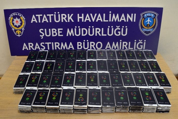 Atatürk havalimanında 750 kaçak cep telefonu yakalandı