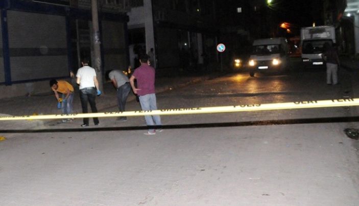 Polise atmak istediği el yapımı bomba elinde patladı