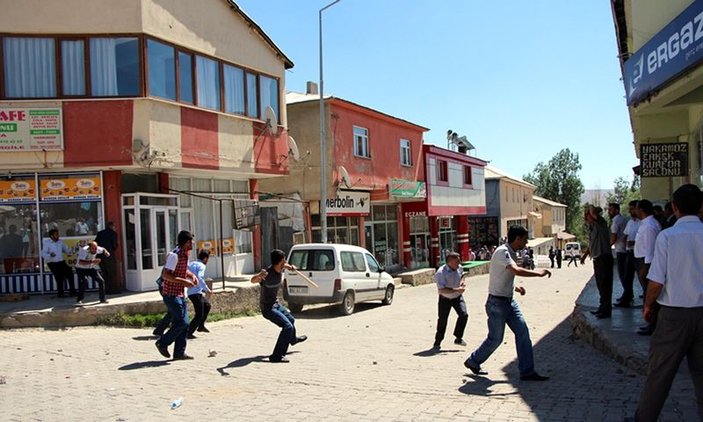 Bingöl'de esnaf PKK'lıları kovaladı