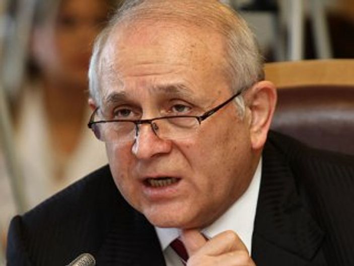 Burhan Kuzu yeni kabinede bakanlık istedi