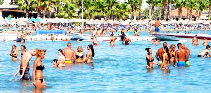 Bodrum plajlarına turistler akın etti