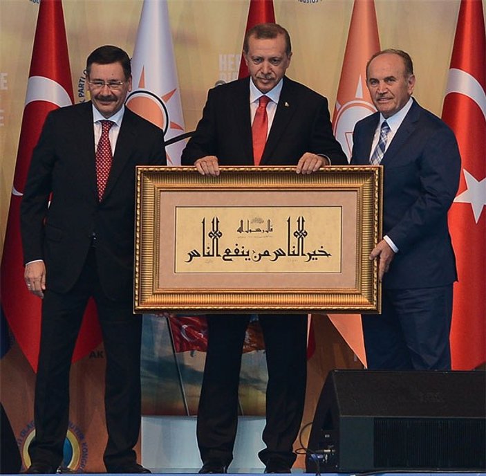 Erdoğan'a hadisli tablo hediye edildi