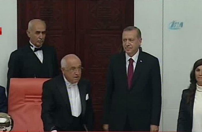 Erdoğan'dan askere ilk selamlama İZLE