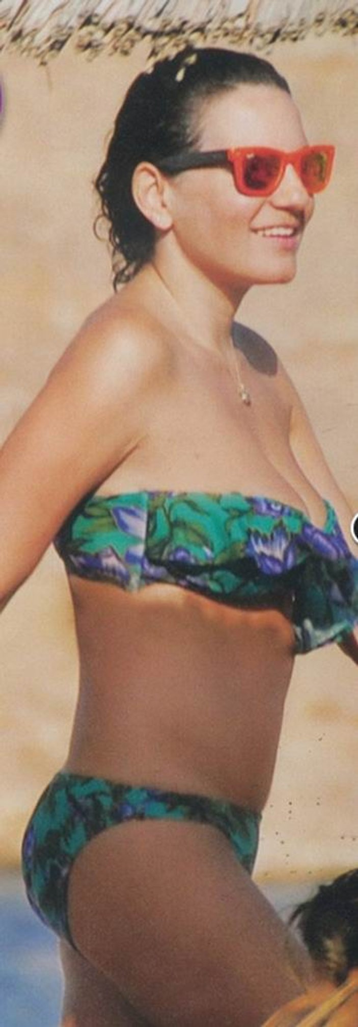 Yunan Bakan Olga Kefaloyani bikinisiyle yakalandı