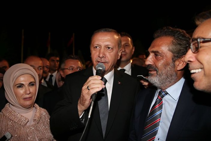 Cumhurbaşkanı Erdoğan resepsiyonda türkü söyledi