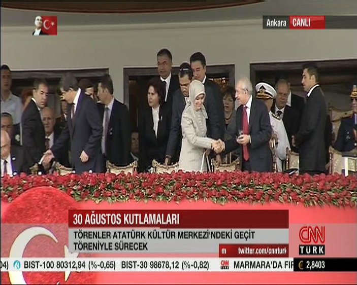 Sare Davutoğlu Kılıçdaroğlu ile el sıkıştı İZLE