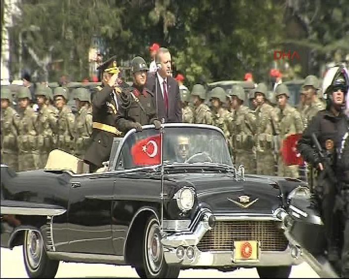 Cumhurbaşkanı Erdoğan tören kıtasını selamladı İZLE