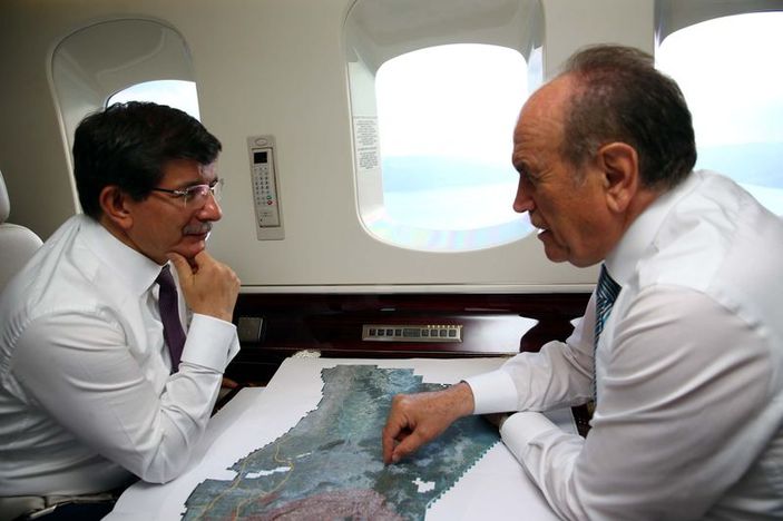 Davutoğlu İstanbul'u havadan denetledi