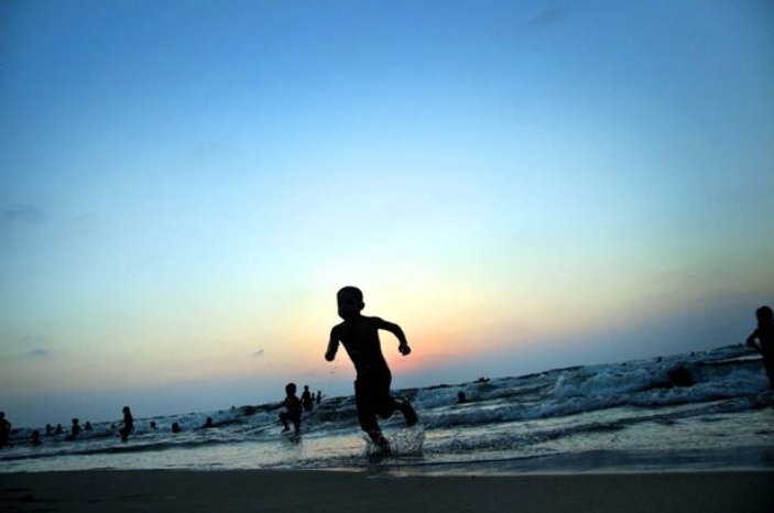 Gazzeliler uzun zaman sonra sahillere akın ettiler
