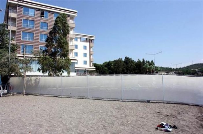 İzmir'de güzellik yarışması için sahile paravan çektiler