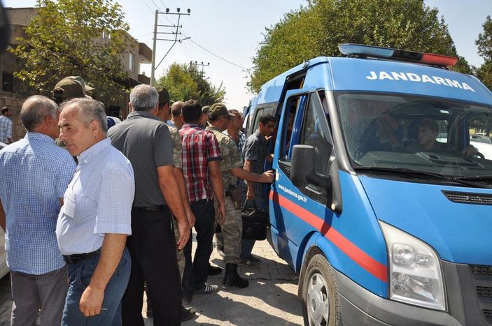 Urfa'da saldırıya uğrayan DEDAŞ ekibi camiye sığındı