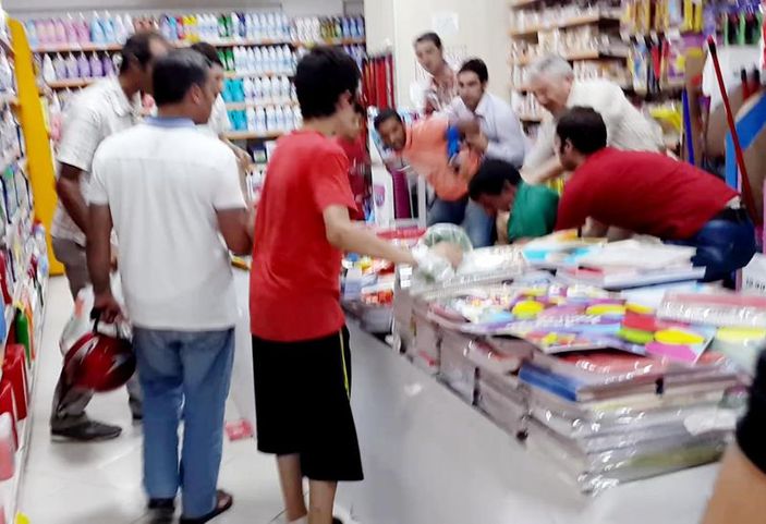 Şanlıurfa'da market arabası kavgası İZLE