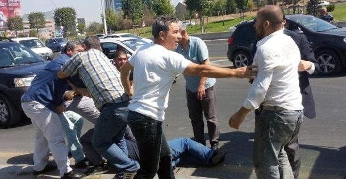 Ankara'da yol verme kavgası İZLE