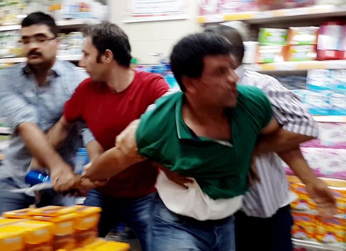 Şanlıurfa'da market arabası kavgası İZLE