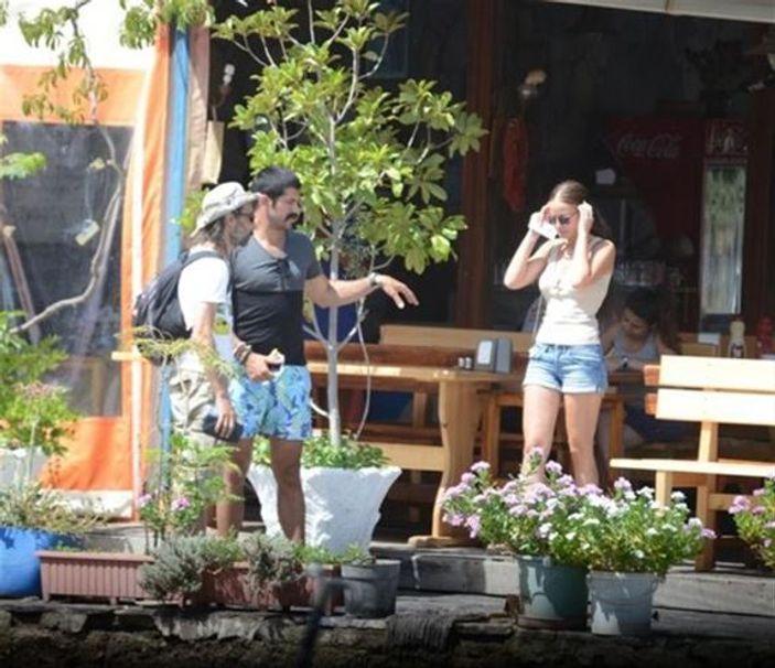 Burak Özçivit hastaneye kaldırıldı