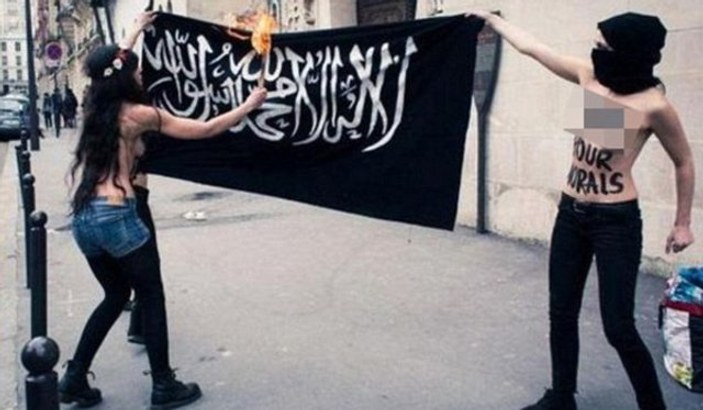 FEMEN IŞİD bayrağını yaktı