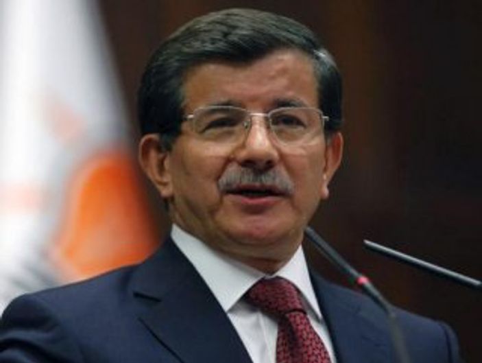 Davutoğlu'ndan Irak Başbakanı'na tebrik
