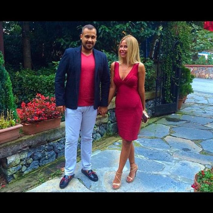 Ümit Erdim sevgilisiyle el ele