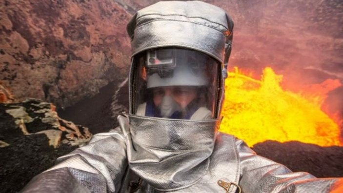 Avustralyalı belgeselciden yanardağ kraterinde özçekim