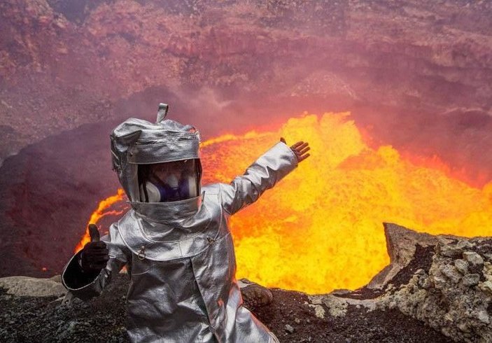 Avustralyalı belgeselciden yanardağ kraterinde özçekim