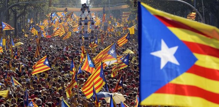 Katalonya'da onbinler bağımsızlık için yürüdü