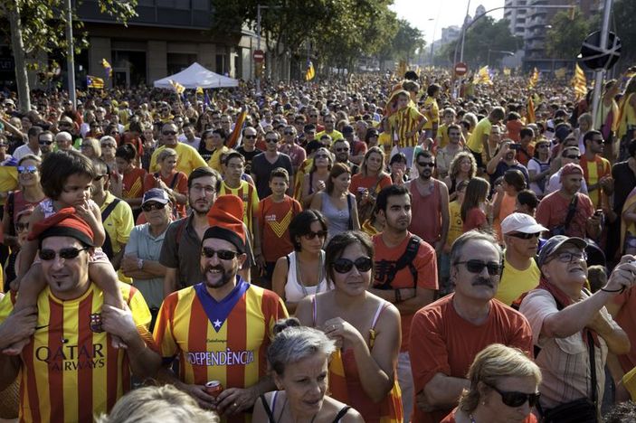 Katalonya'da onbinler bağımsızlık için yürüdü