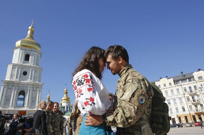 Ukrayna milliyetçisi Azov taburu geri döndü