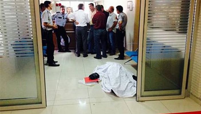 Tapu Müdürlüğü'nde işlemler cesedin yanında devam etti