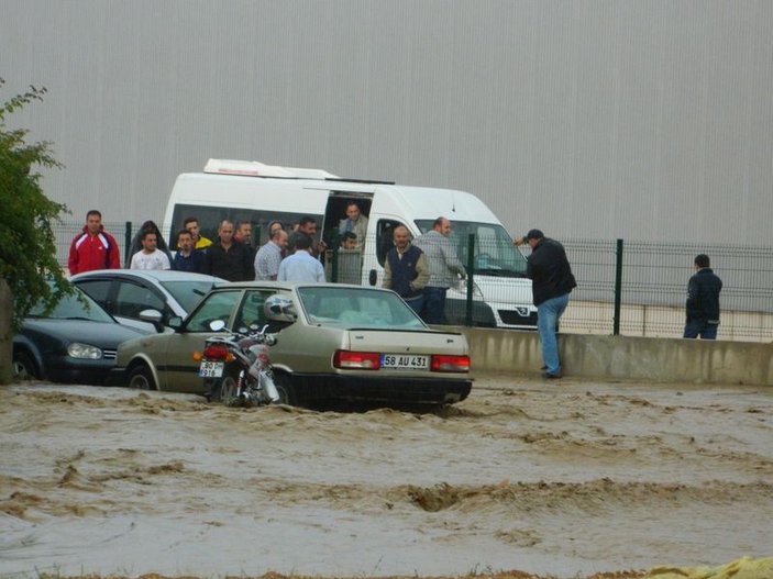 Eskişehir Organize Sanayi Bölgesi'nde sel baskını