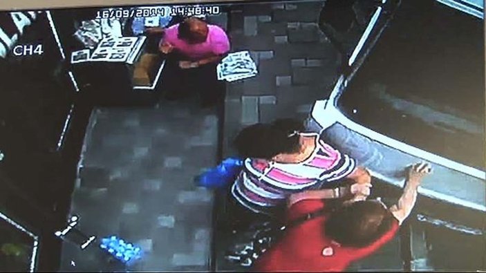 Kamyon Şişli'de kaldırımda bekleyen iki kadını ezdi