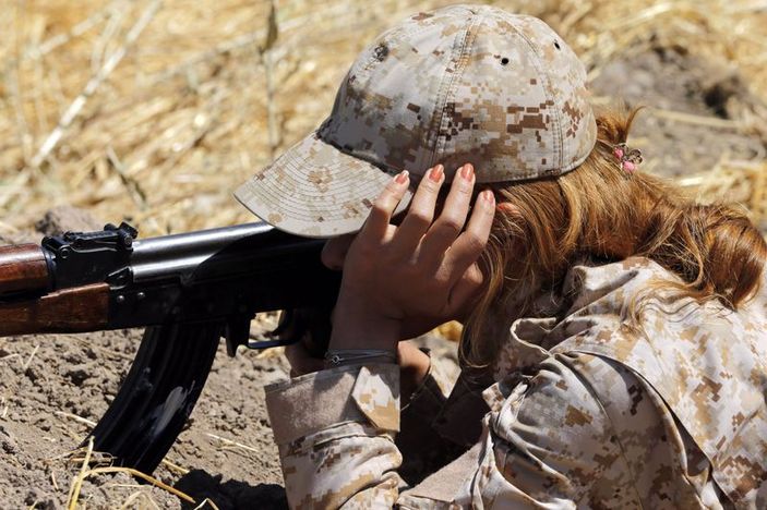 Kadın peşmergeler IŞİD'e karşı tetikte