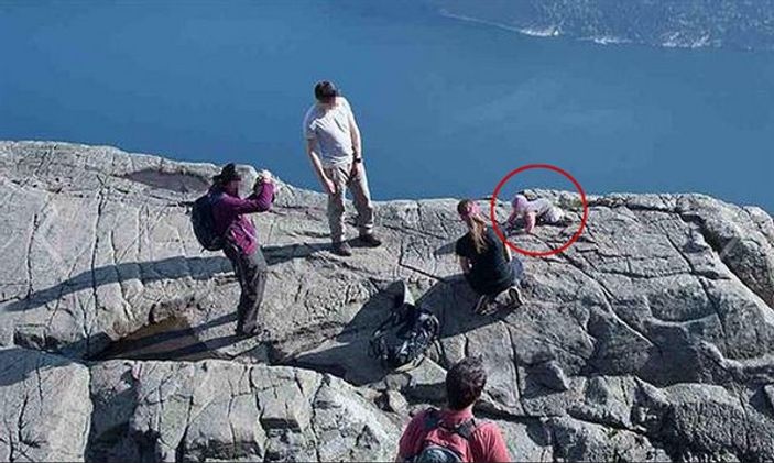 Uçurumun kenarına bırakılan bebek korkuttu