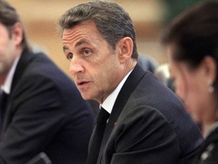 Sarkozy Fransa'da yeniden aday