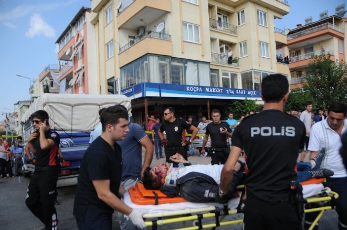 Antalya'da polisten kaçan 2 kardeş kamyonete çarptı