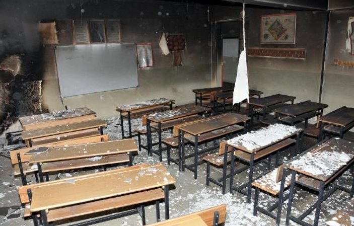 Van'da iki okul PKK tarafından yakıldı