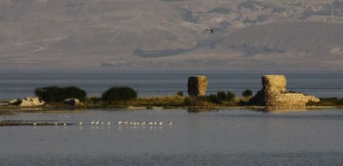 Van Gölü'nde suların altından Osmanlı kalesi çıktı